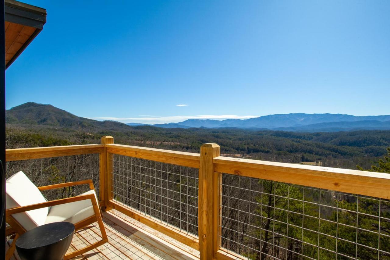3 Pines Lodges Luxury Mountain View Hot Tub セバービル エクステリア 写真