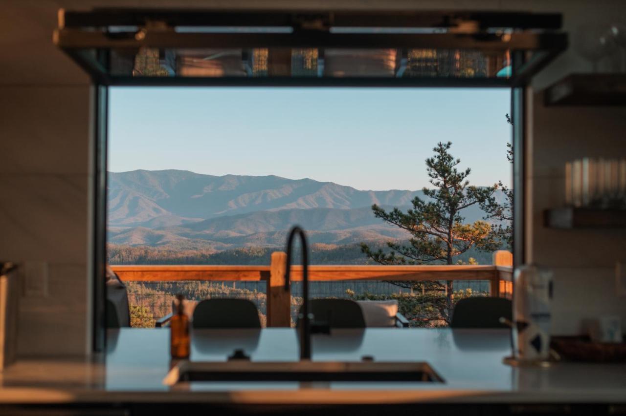 3 Pines Lodges Luxury Mountain View Hot Tub セバービル エクステリア 写真