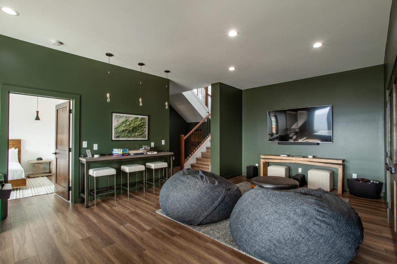 3 Pines Lodges Luxury Mountain View Hot Tub セバービル エクステリア 写真