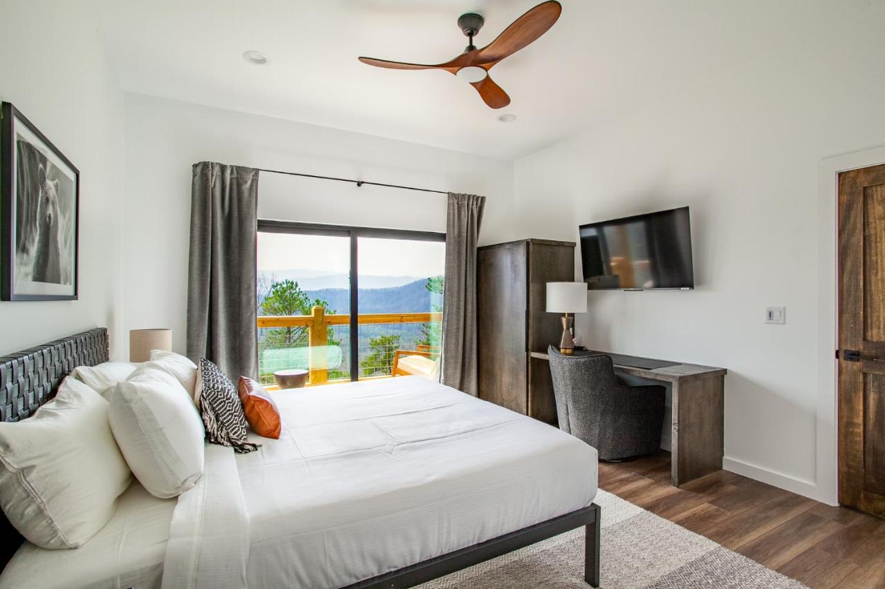3 Pines Lodges Luxury Mountain View Hot Tub セバービル エクステリア 写真